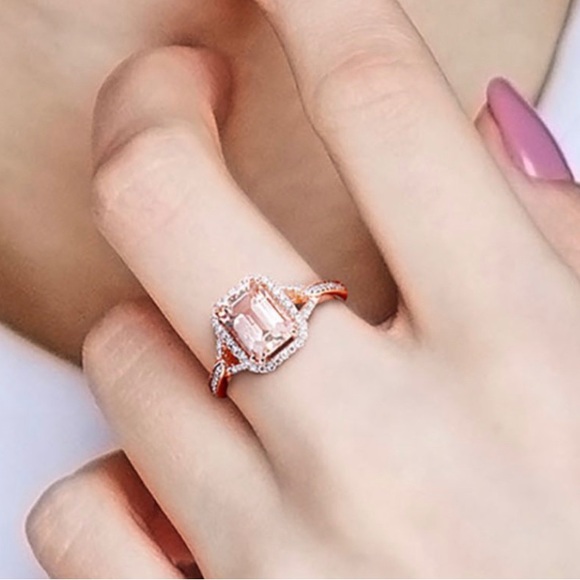 Morganite 1.5 Ct  Ring with Diamond setting - Picture 2 of 3